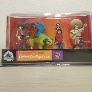Coco Deluxe Figure Play Set
